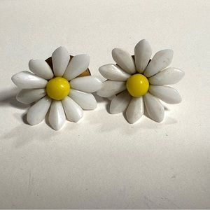 Vintage West Germany White Yellow Daisy Flower Screw Back Earrings Soft Plastic